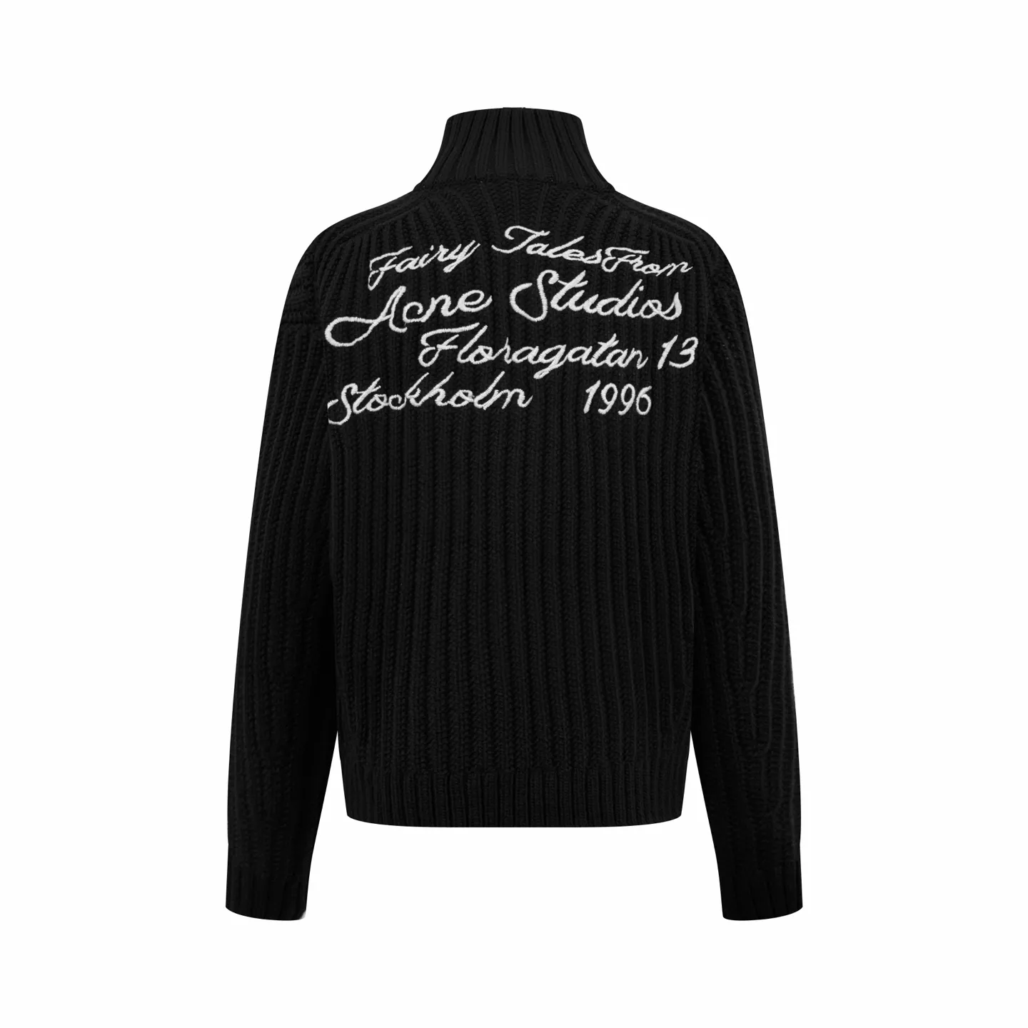 AP Acne Studios embroidered zipper sweater jacket is made of custom-woven mellow black wool texture. It is full of texture, thick and solid. Every inch of fiber contains heavy warmth. The rich Black is used as the main color, exuding an irresistible charm. The vertical knitted lines on the front panel are more profound and three-dimensional. The exquisite zipper design is cleverly integrated into the knitted jacket, making the jacket instantly rejuvenated. The White embroidered logo on the back panel stands out on the Black in an elegant manner. With the story and history of the brand, the heavy texture is everywhere showing its luxurious charm, showing a unique fashion attitude in minimalism. Process 1: Using imported machine embroidery technology, using advanced computer control systems and precise mechanical parts to realize Acne's seasonal embroidery logo work with high precision and smooth and delicate lines. Process 2: Softening and deodorizing process of ready-made clothes. Use professional washing equipment and specific detergents to deeply clean and deodorize clothes to improve the feel and appearance of clothes. Accessories: Customized 1:1 Acne zipper Customized 1:1 Acne trademark Version: Loose version Size: S M L XL Style number: 25397